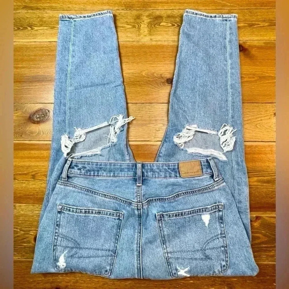 AE | American Eagle | Cropped Destroyed Jeans | Women’s 6 Short - Picture 3 of 4